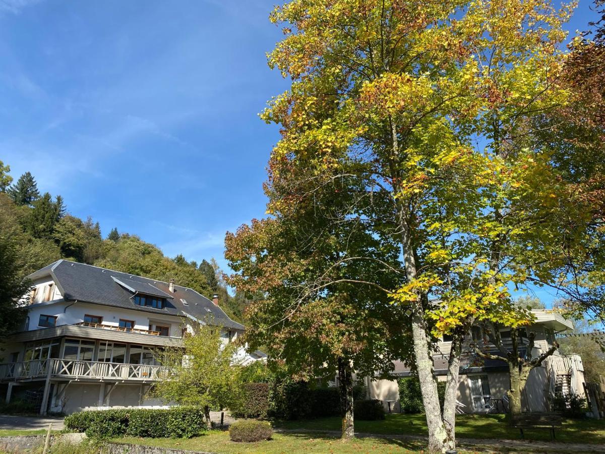 Les Lodges Du Lac Saint-Alban-de-Montbel Ngoại thất bức ảnh