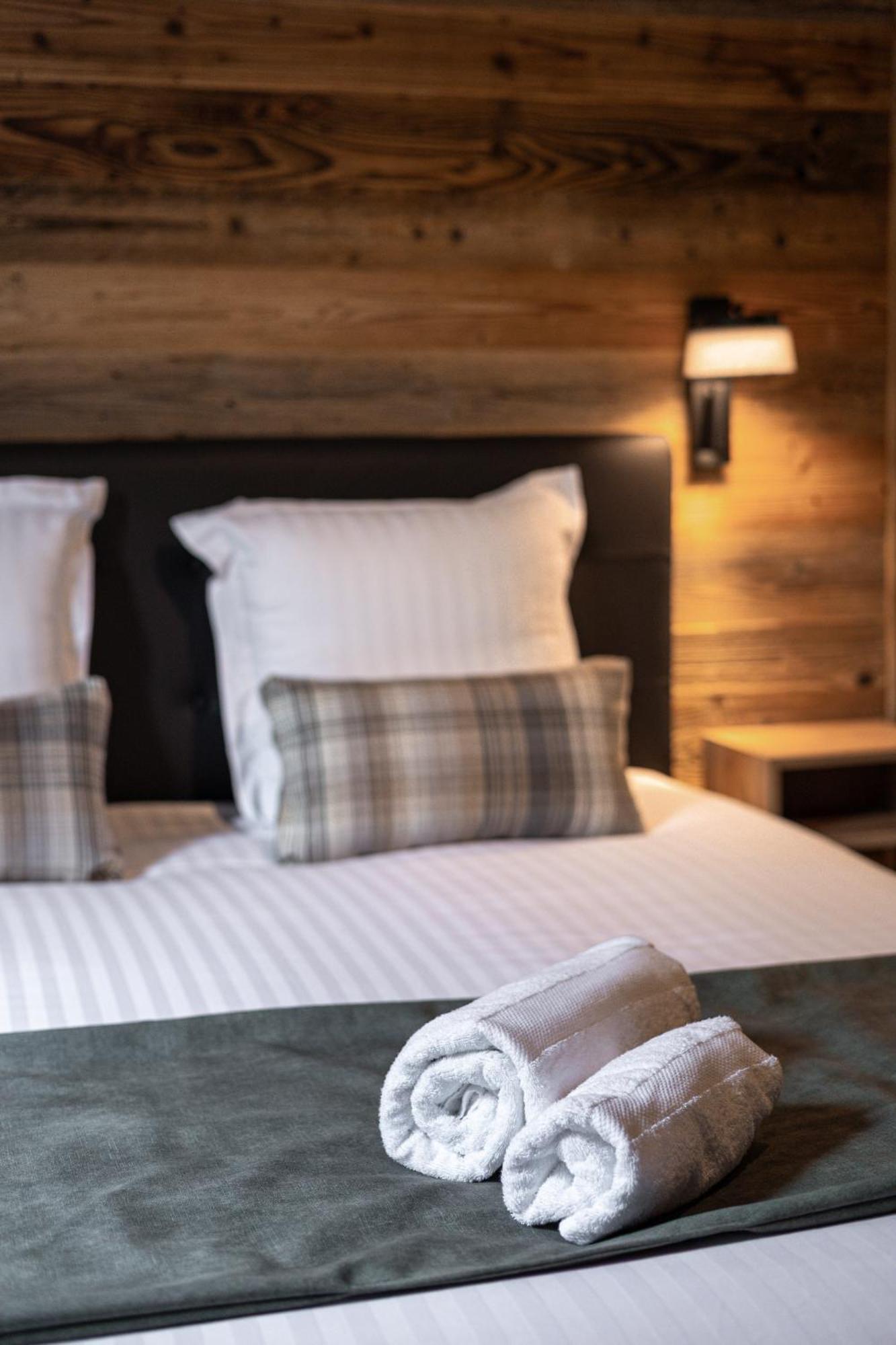 Les Lodges Du Lac Saint-Alban-de-Montbel Ngoại thất bức ảnh