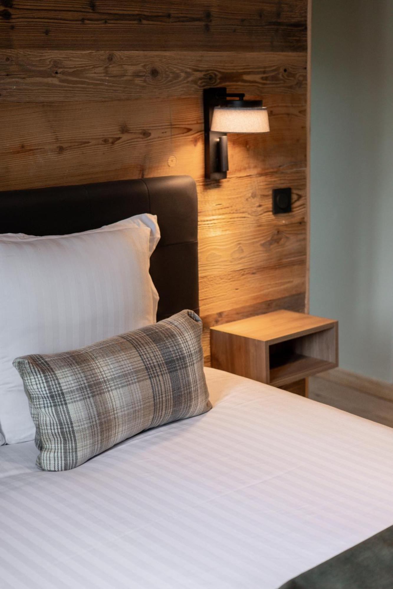 Les Lodges Du Lac Saint-Alban-de-Montbel Ngoại thất bức ảnh