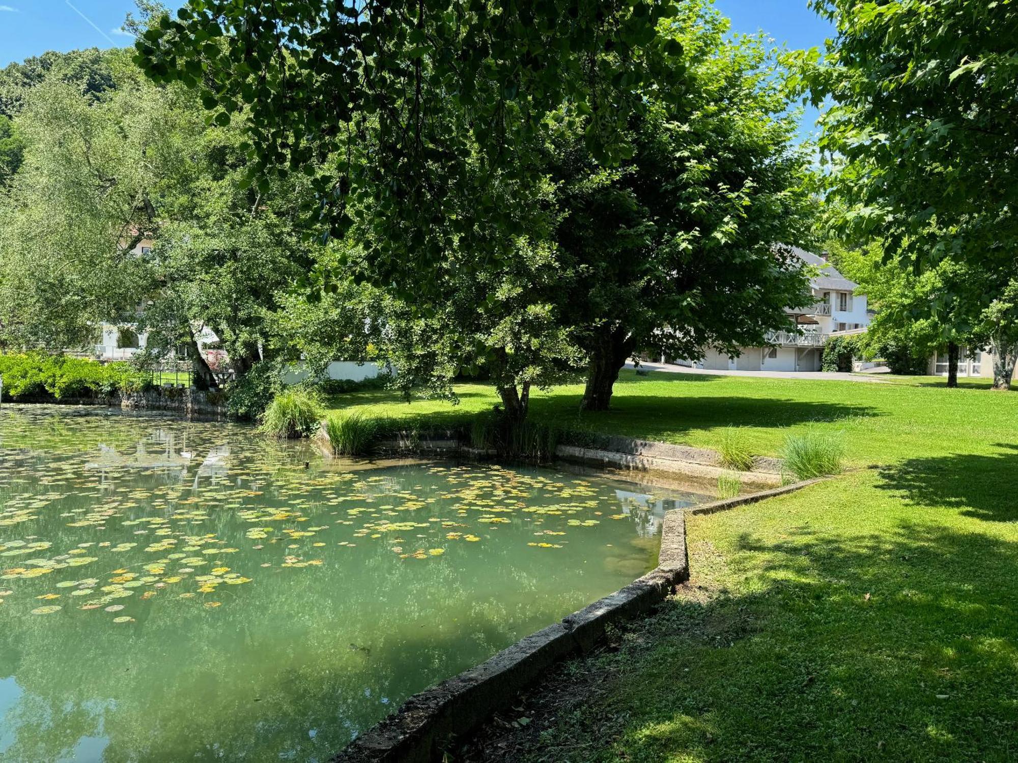 Les Lodges Du Lac Saint-Alban-de-Montbel Ngoại thất bức ảnh