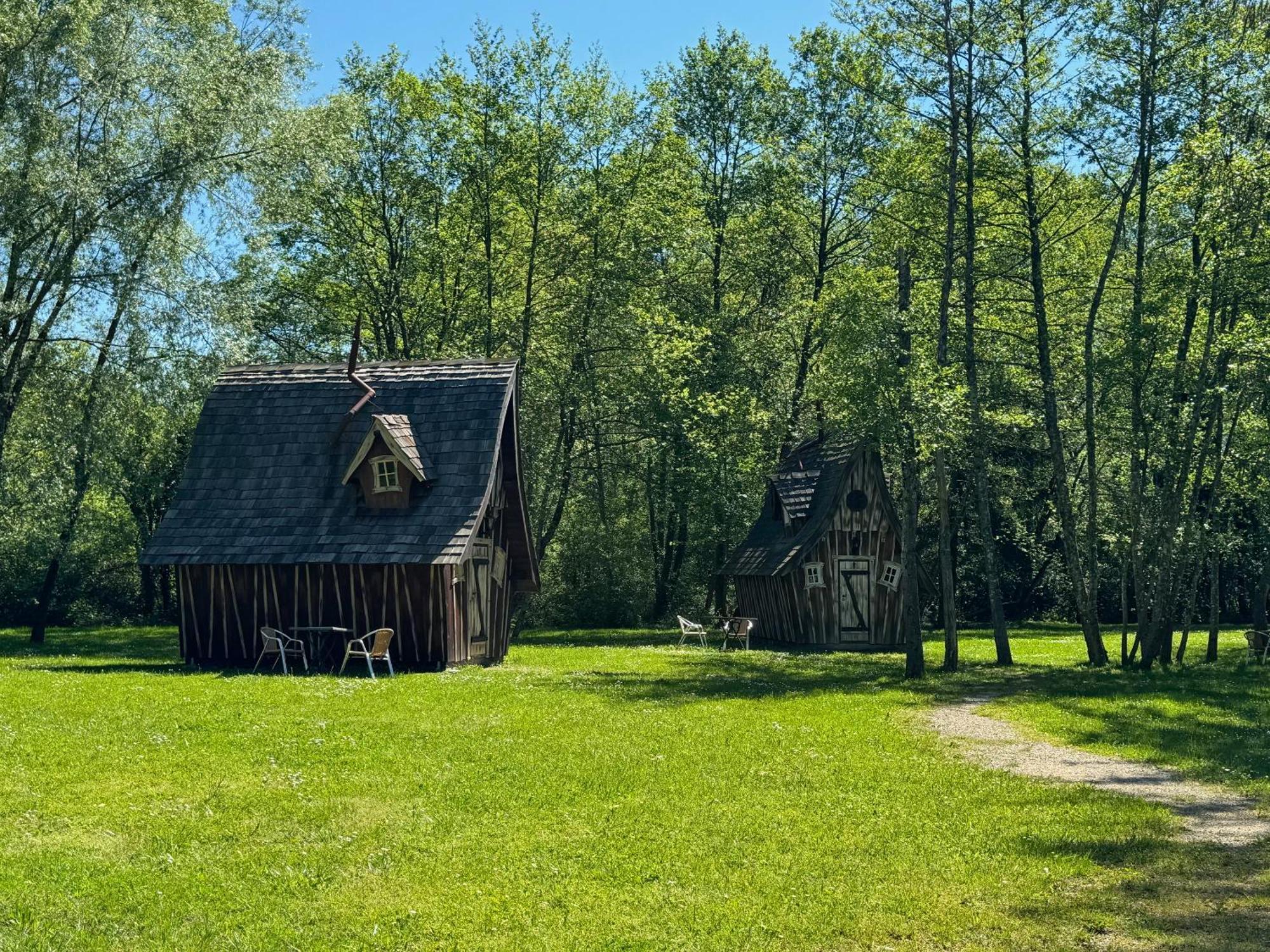 Les Lodges Du Lac Saint-Alban-de-Montbel Ngoại thất bức ảnh