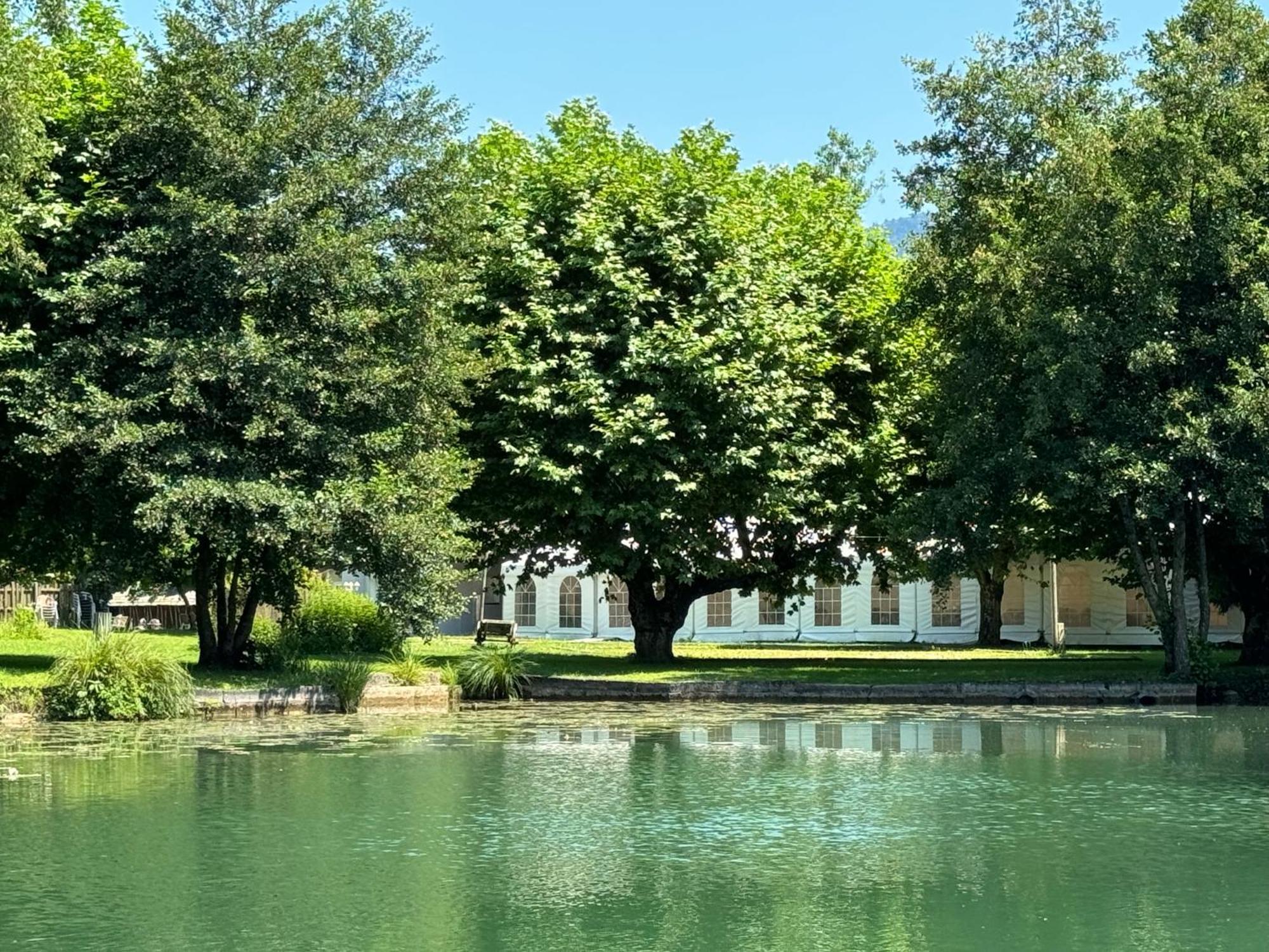 Les Lodges Du Lac Saint-Alban-de-Montbel Ngoại thất bức ảnh