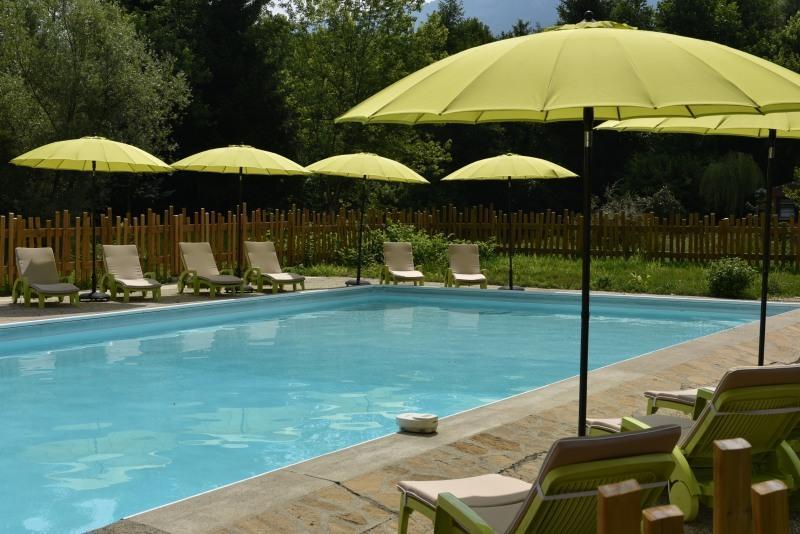 Les Lodges Du Lac Saint-Alban-de-Montbel Ngoại thất bức ảnh