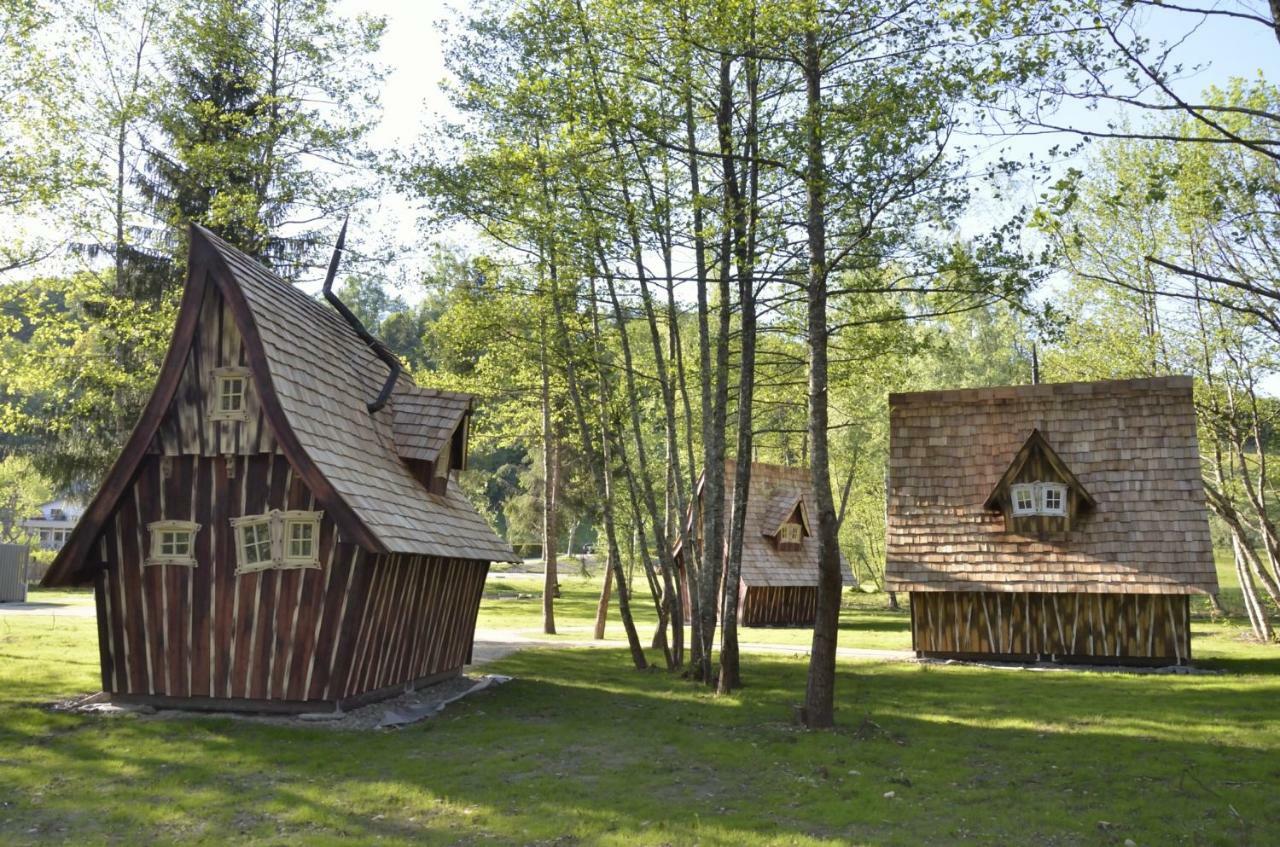 Les Lodges Du Lac Saint-Alban-de-Montbel Ngoại thất bức ảnh