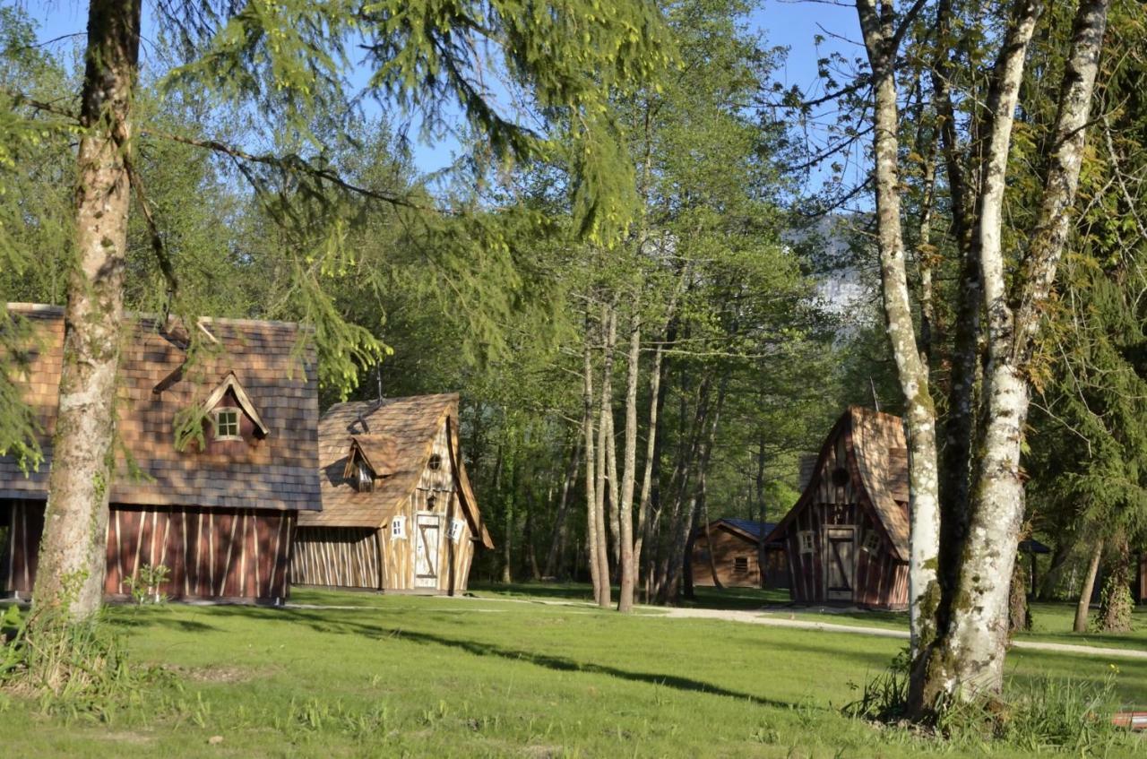 Les Lodges Du Lac Saint-Alban-de-Montbel Ngoại thất bức ảnh