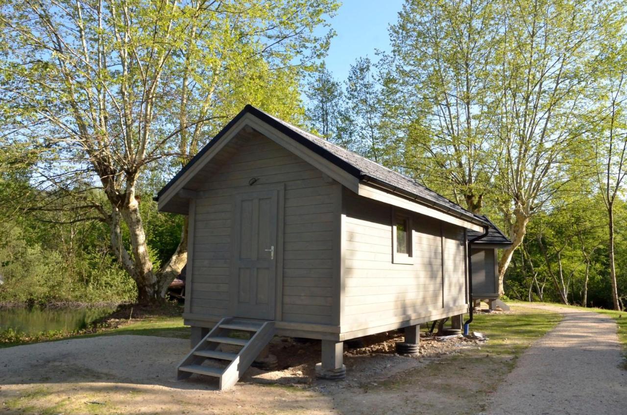 Les Lodges Du Lac Saint-Alban-de-Montbel Ngoại thất bức ảnh