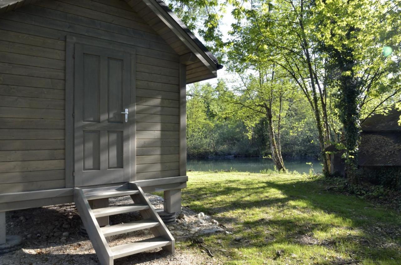 Les Lodges Du Lac Saint-Alban-de-Montbel Ngoại thất bức ảnh