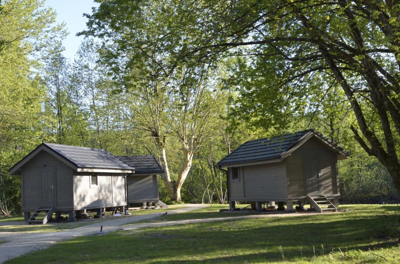 Les Lodges Du Lac Saint-Alban-de-Montbel Ngoại thất bức ảnh