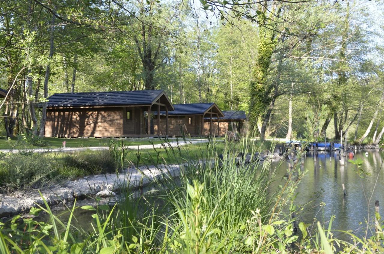 Les Lodges Du Lac Saint-Alban-de-Montbel Ngoại thất bức ảnh