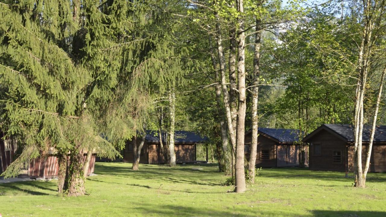 Les Lodges Du Lac Saint-Alban-de-Montbel Ngoại thất bức ảnh