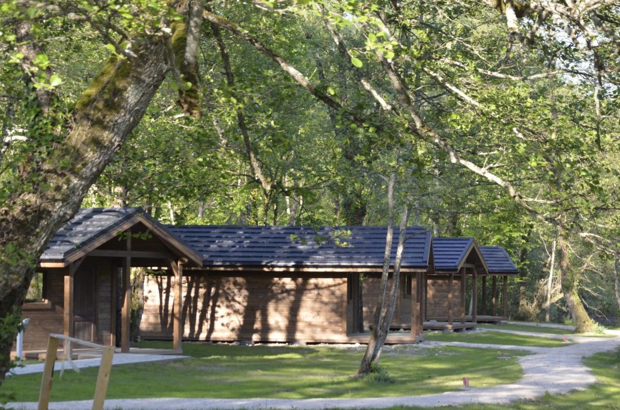 Les Lodges Du Lac Saint-Alban-de-Montbel Ngoại thất bức ảnh