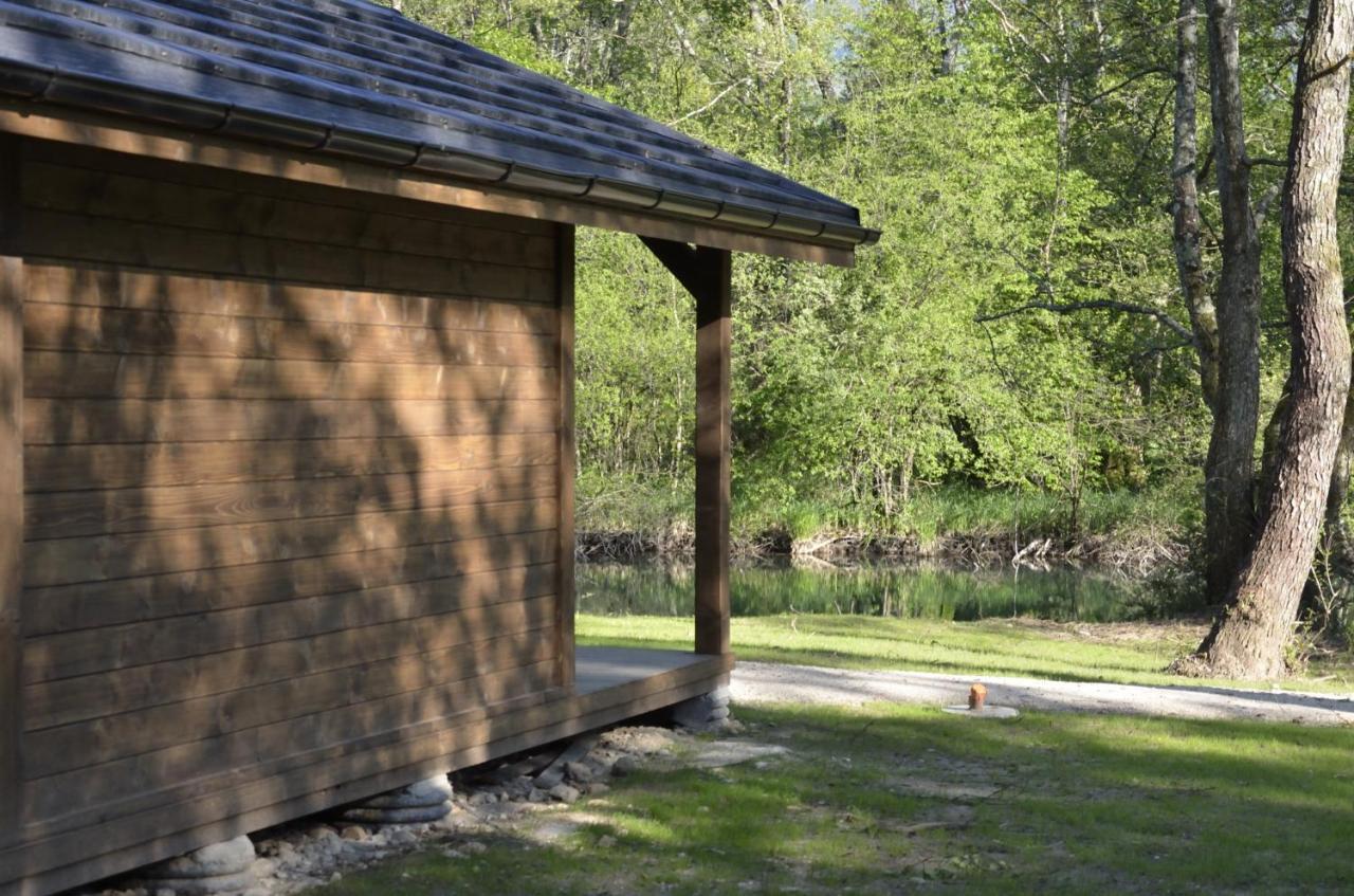 Les Lodges Du Lac Saint-Alban-de-Montbel Ngoại thất bức ảnh