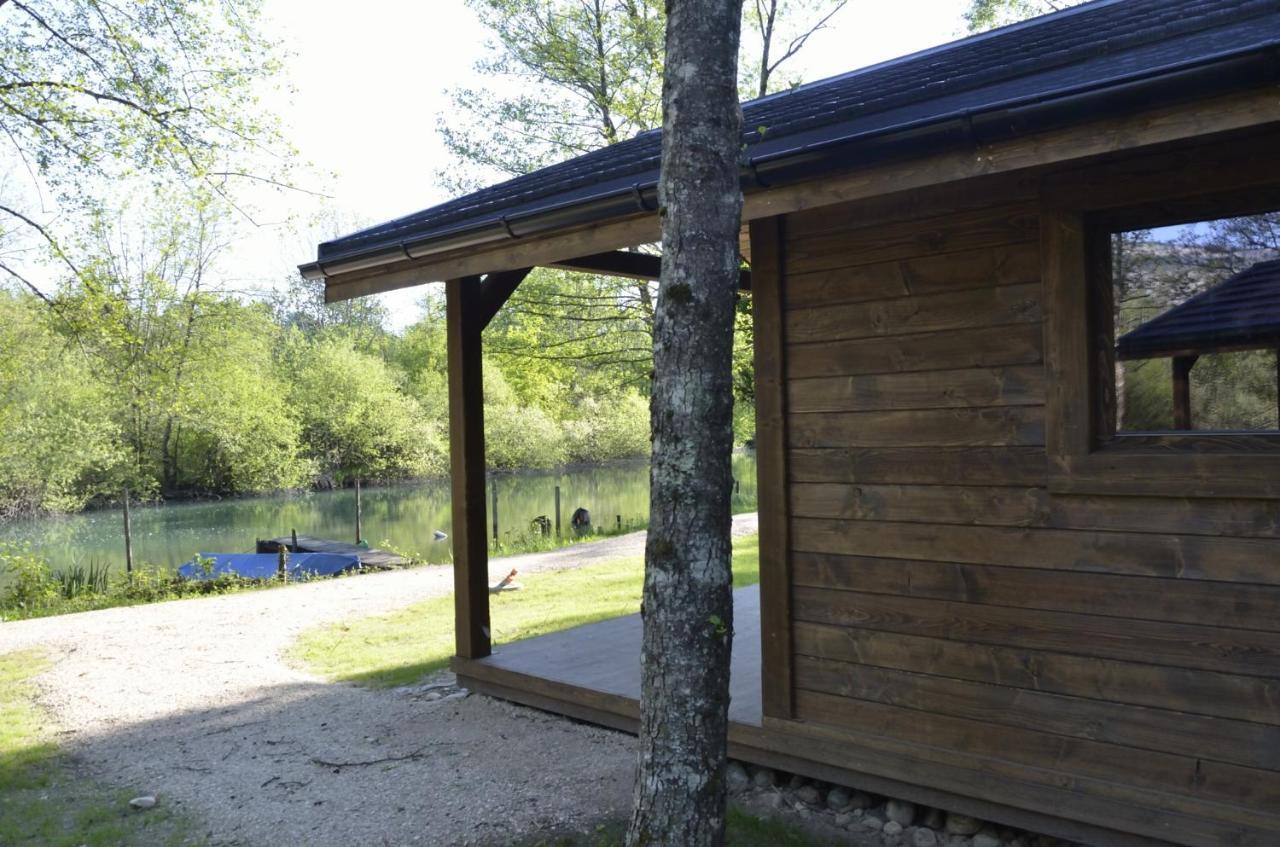 Les Lodges Du Lac Saint-Alban-de-Montbel Ngoại thất bức ảnh